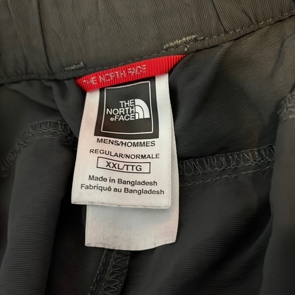 𝅺the North Face Shorts - Picture 3 of 4